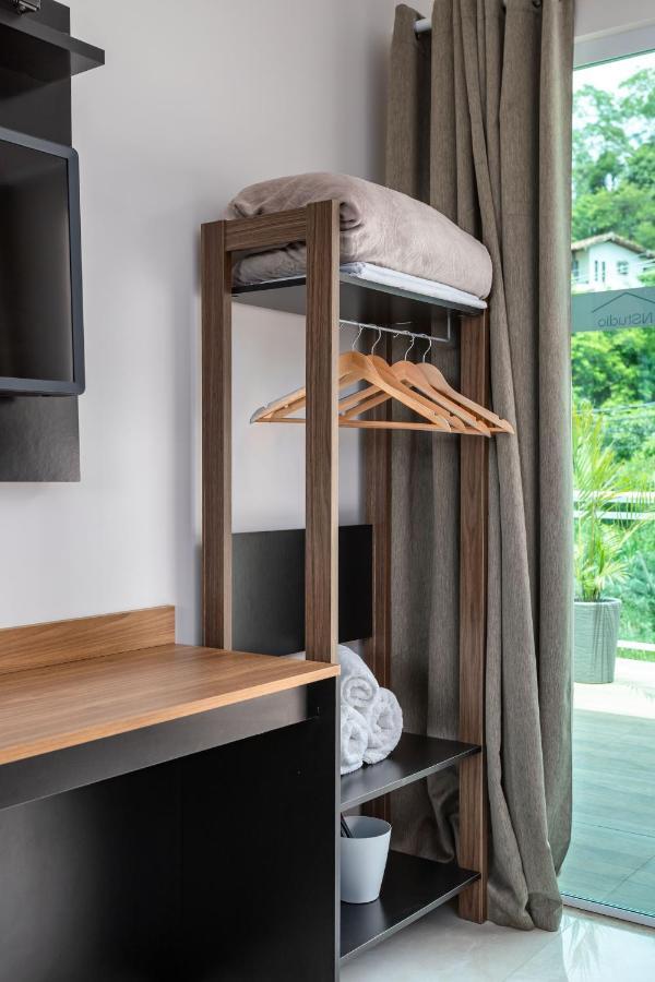 Novo- Com Varanda Espaçosa- Cama Queen Wi-fi -sky - 5 Minutos De Carro Da - Itaipuaçu * Maricá