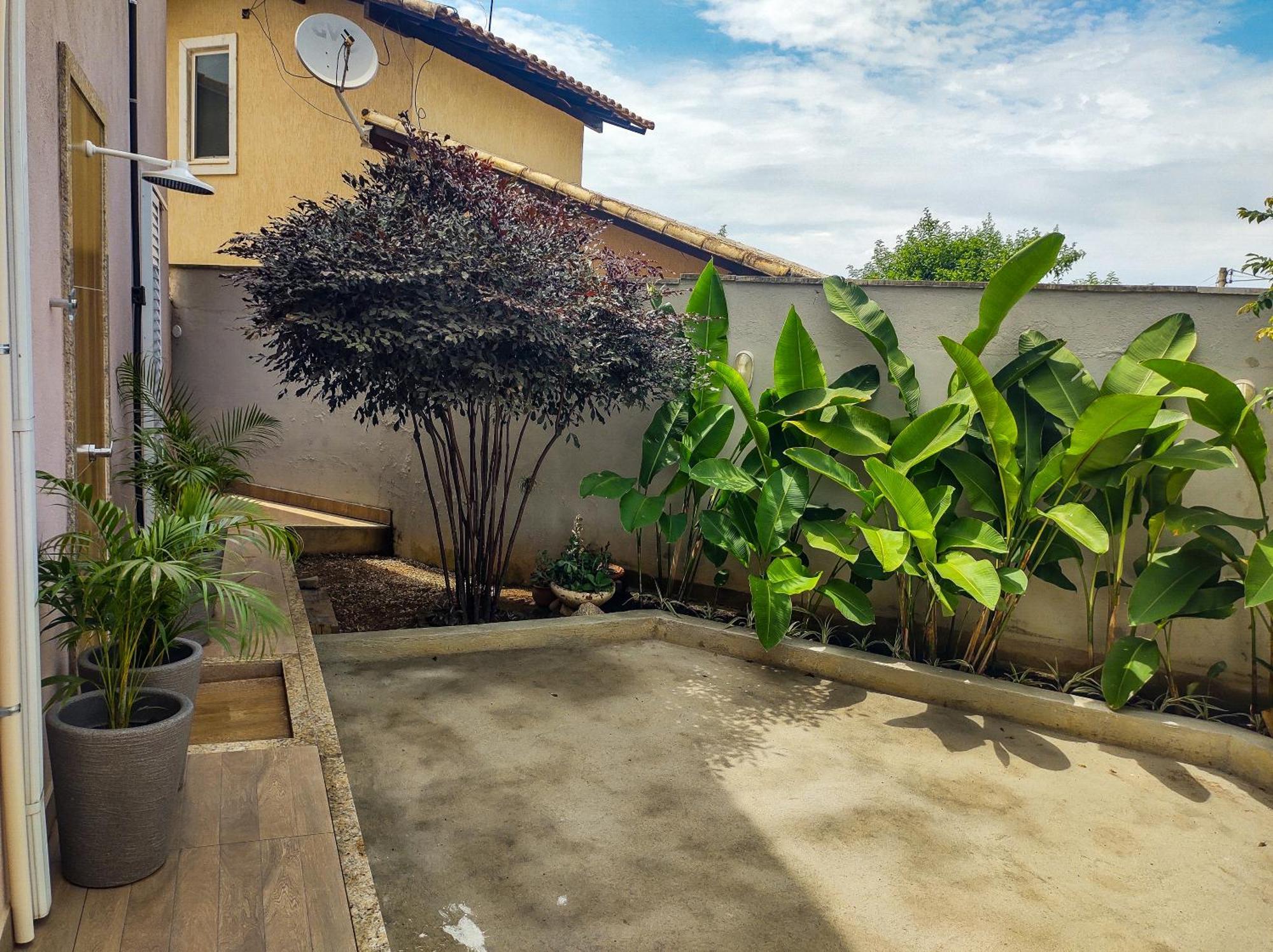 Apartamento Novo- Com Varanda Espaçosa- Cama Queen Wi-fi -sky - 5 Minutos De Carro Da - Itaipuaçu